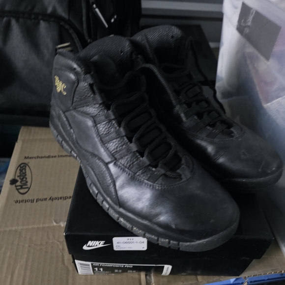 Nike Men's Size 11 NIKE AIR FOAMPOSITES PRO ; BLACK AND GOLD - Picture 3 of 5